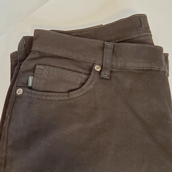 Lee Women's Petite Relaxed Fit Straight Leg Jeans - Picture 9 of 11